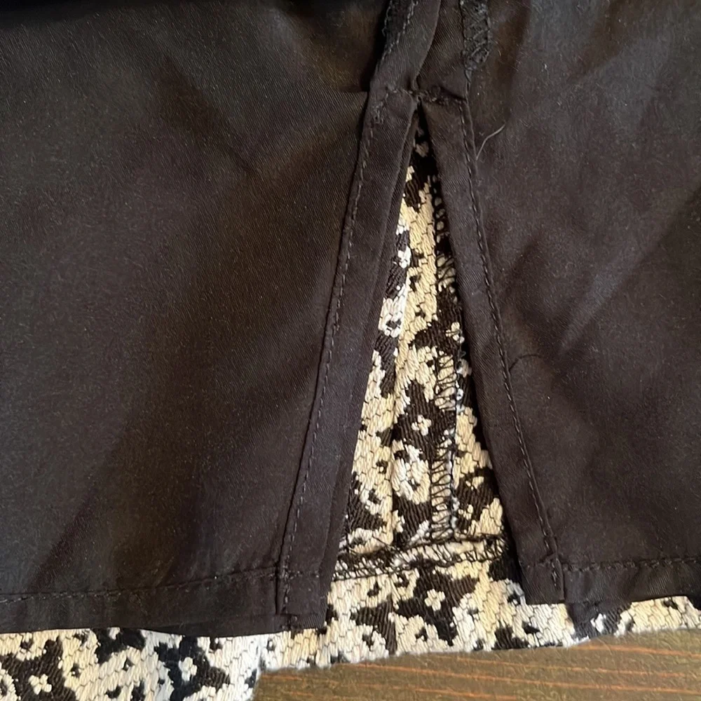 Ladies Skirt with Subtle Ruffle - Picture 2 of 4